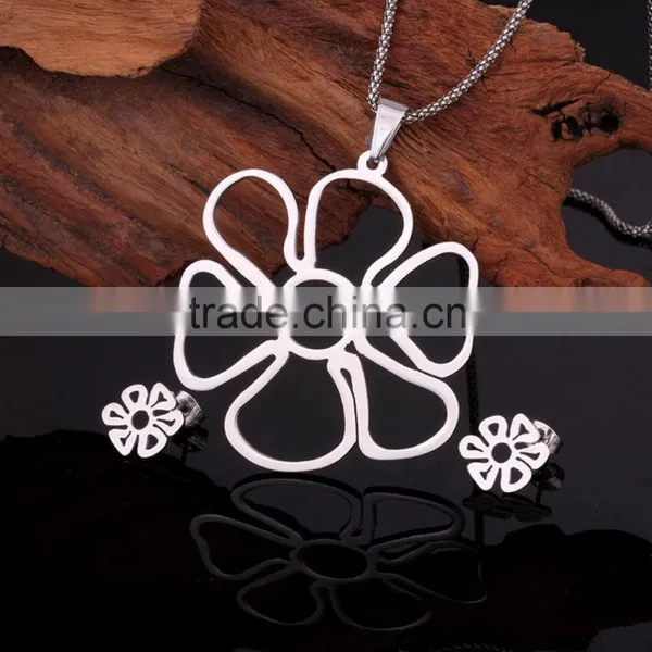 Rose Flower Shaped Rosary Pendant Necklace Jewelry photo-2