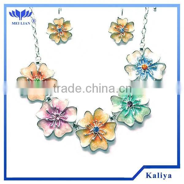 2014 New Mulit Colored Petal Flower Flapper Length Necklace Vners