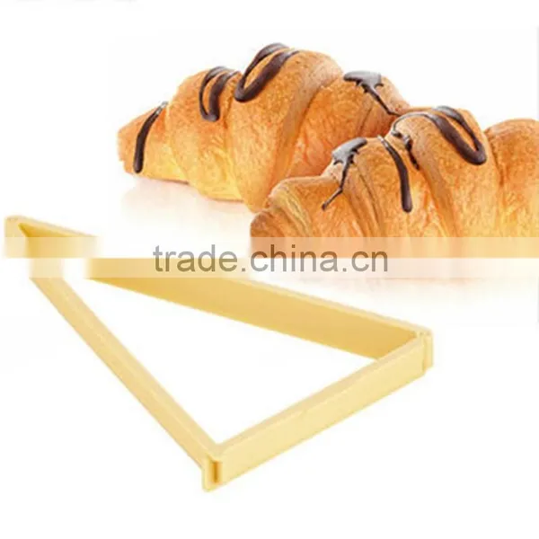 Croissant maker Delicia with Triangle maker of cake mold