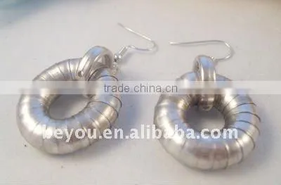 Circle Flexible Earring in Rhodium
