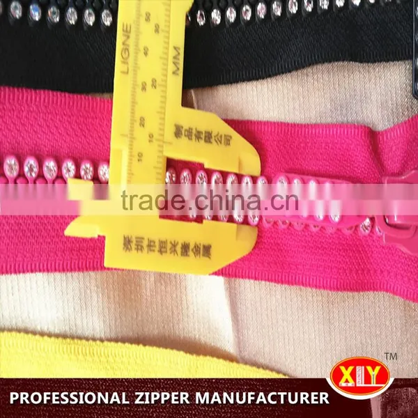 Shenzhen Xly Zipper Manufacturer , Fancy Diamond Zipper photo-4