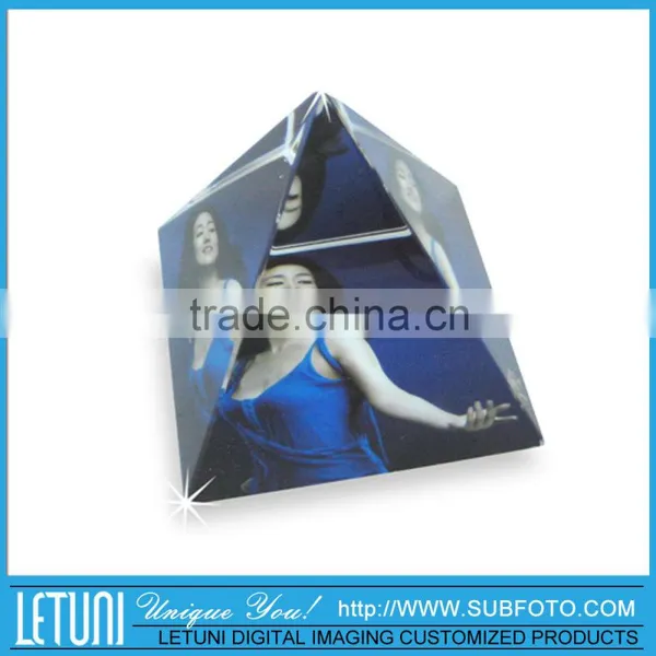 Hotsales Crystal Pyramid Shaped Paperweight-80mm