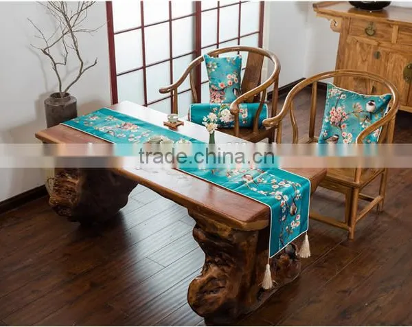 Chinese Style Flower-And-Bird Printed Polyester Table Runner