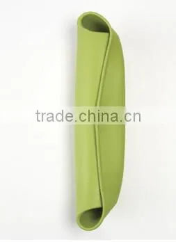 Silicone Roll Up Bib With Comfort-Fit Fabric Neck photo-5