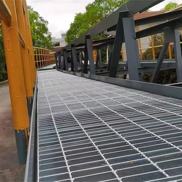 Grille en acier galvanisé par trempage à chaud pour les passerelles et les plates-formes de raffineries de pétrole