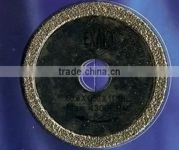 Diamond cutting and grinding wheel