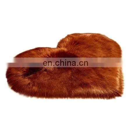 Artificial Wool Rug Heart Shape Plush Carpet for Household photo-6