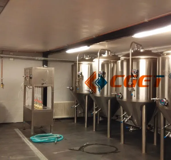 Commercial Beer Fermenter With Conical Bottom and Yeast Harvesting Port