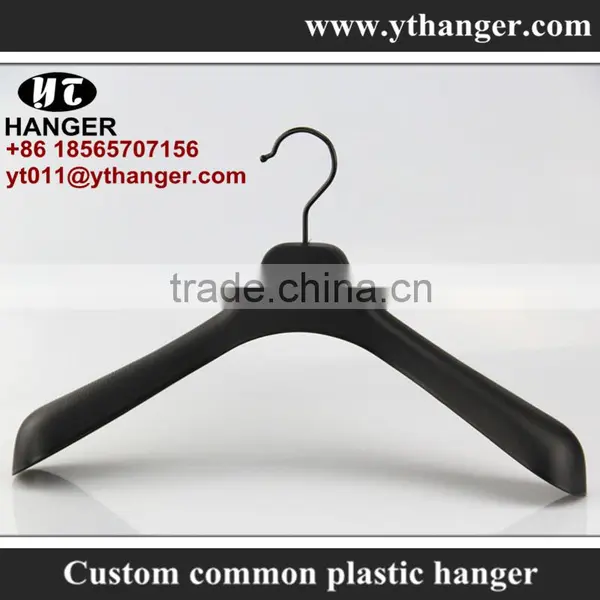 IMY-465 Black Thick Plastic Hanger for Fur Coat photo-2