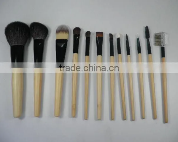 Wood Handle Material and Face Use Makeup Brush Set 12 Piece