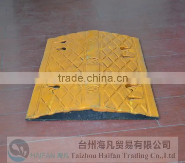 Traffic Reflective Rubber Speed Humps Used on Road/ Black and Yellow Removable Rubber Road Humps for Crossroad photo-3