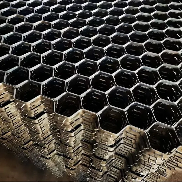 Wholesale Inner Buckle Lock Riveting Standard Bonding Hole Factory Customization 1mx1m Hex Grid Tortoise Shell Net photo-6