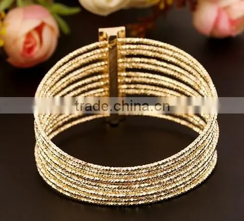 Vogue Metal Silver Wire Surrounds Flower Weaving Opening Bracelet photo-5
