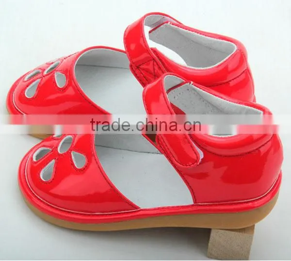 Good Quality Cheap Fashion Squeaky Shoes Kids Sandals China photo-2