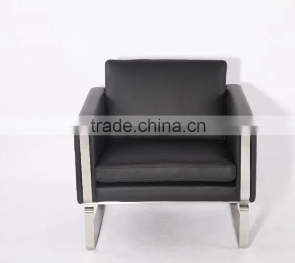 Modern Designer Furniture China Manufacturer Hans J Wegner CH103 3 Seat Sofa Replica photo-4