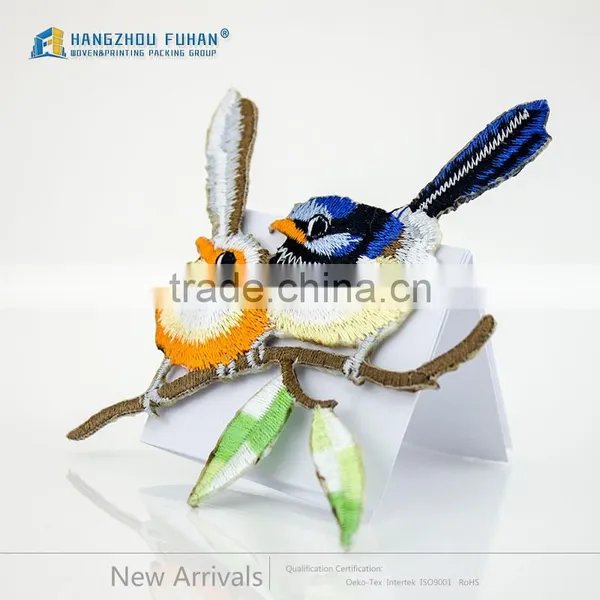 Fashional Logo in Garment Backside Bird Embroidery Label photo-3