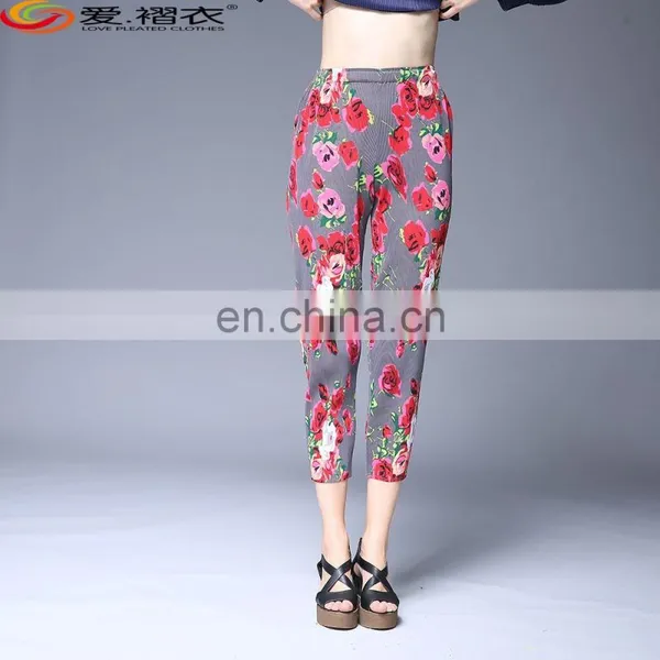 China Cheap Newest Design Colors Sublimation Flower Pattern Printed Pants for Women