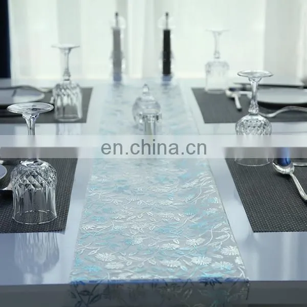 China Manufacturer Simple Light Flower Bronzing Western Table Clothes photo-2