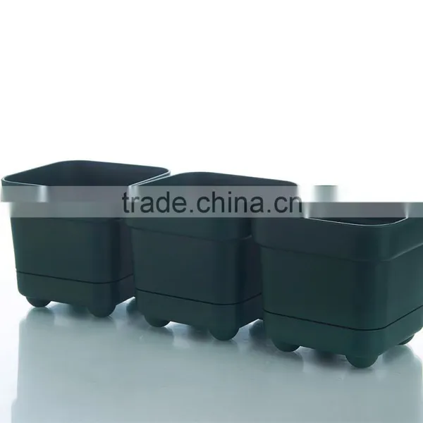 Resin Four Foot Flower Pot photo-6