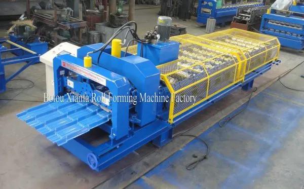 Trapezoidal glazed tiles sheet machine in China photo-2