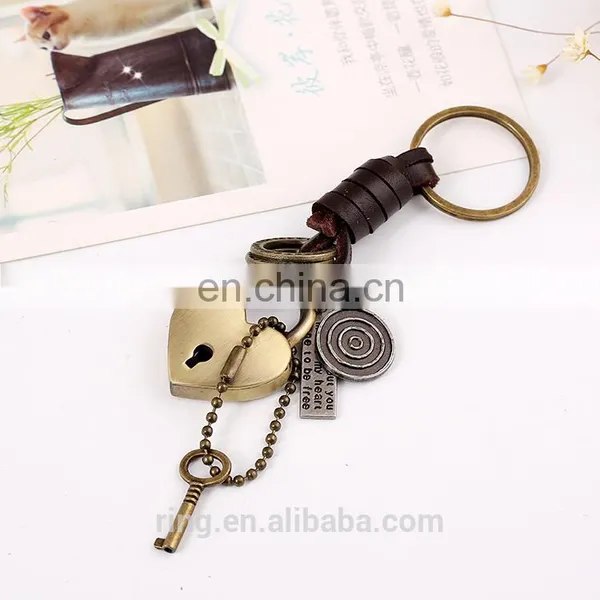 Wholesale Gifts for Men Heart Shaped Lock With Key Vintage Punk Keychain photo-2