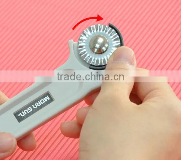 28mm Plastic Bent Handle Rotary Cutter - Knives Wholesale photo-5
