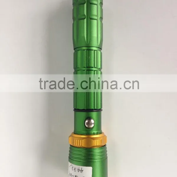 3W Zoomable Flashlight With Glass Breaker photo-2