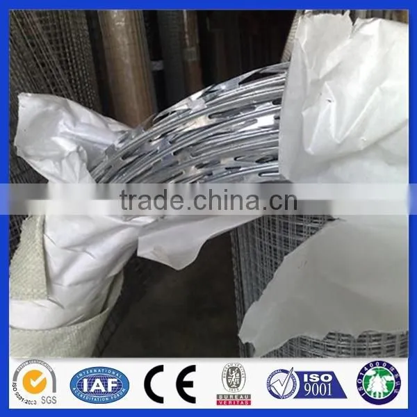 Hot Dipped Galvanized BTO-22 Coiled Razor Barbed Wire photo-6