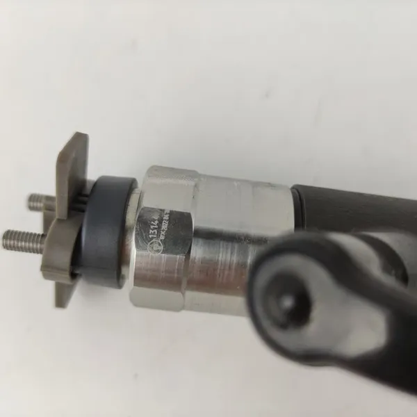 High Quality Engine Spare Parts Fuel Injector 5296763 photo-3