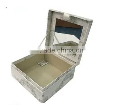 Square Cosmetic Box With a Mirror photo-3