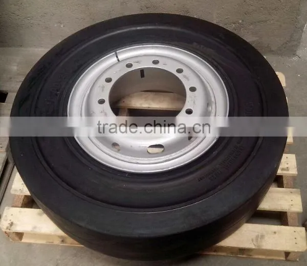Smooth 10.00-20 Tire - Solid Tire With Rims photo-5