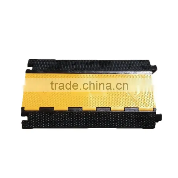 Lower Factoty Price 900*500*50mm Soft Flexible 5 Channels Rubber Heavy Duty Cable Protector photo-2