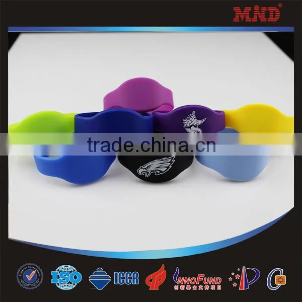 MDW409 Custom LF/HF/UHF RFID Silicone Waterproof Wristbands in China photo-3