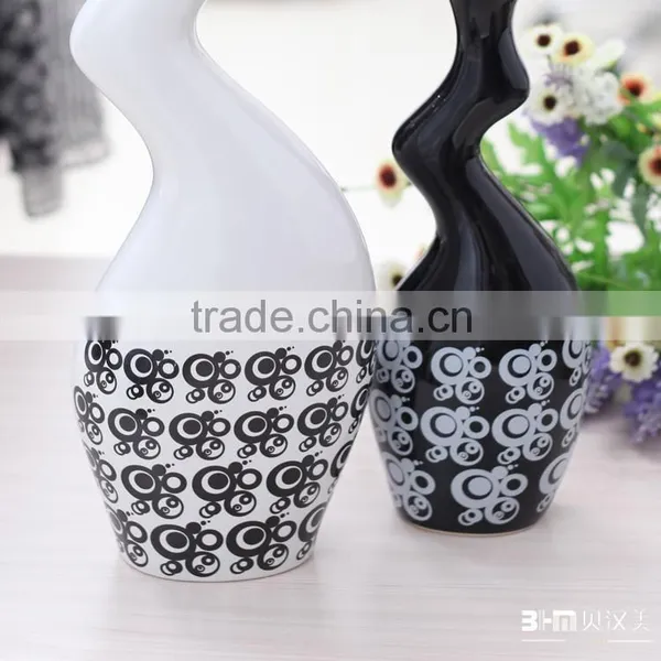Porcelain Manufacturing Factory Set Vase Centerpiece Black and White photo-2