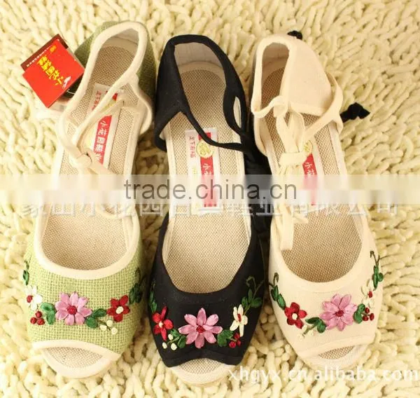 Traditional Shoe for Woman From China