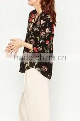 Runwaylover EY2327B 2017 Ladies Deep V-Neck Printed Blouse photo-2