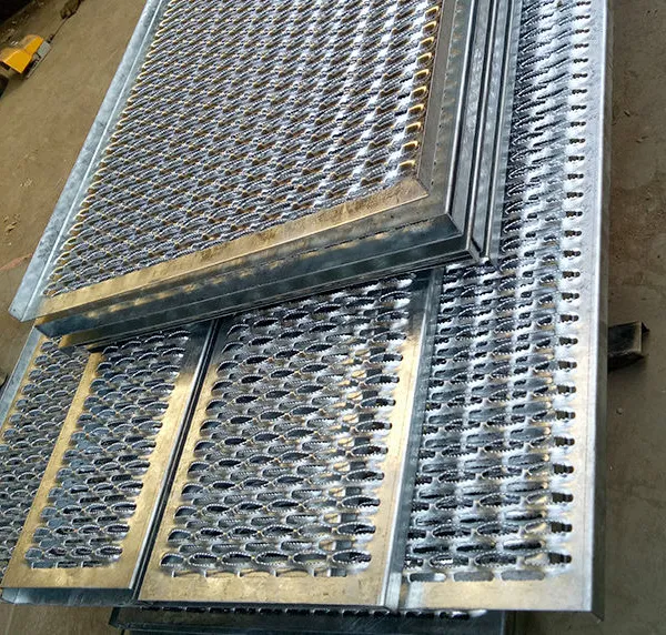 Heavy-duty 2.5mm 2mm 3mm Alligator Mouth Steel Grating Perforated Plate Stainless Steel Galvanized Floor Walkway Plate photo-4