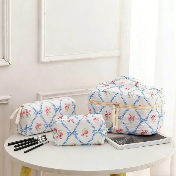 Wholesale Quilted Floral Cosmetic Bag Set Portable Cotton Makeup Bags Zipper Closure Fashionable Hanging Travel Storage Bag photo-4