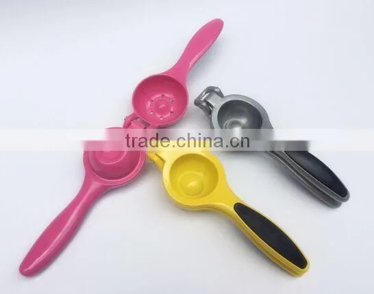 Hot Sell Kitchen Use Aluminum Alloy Metal Lemon Squeezer photo-3