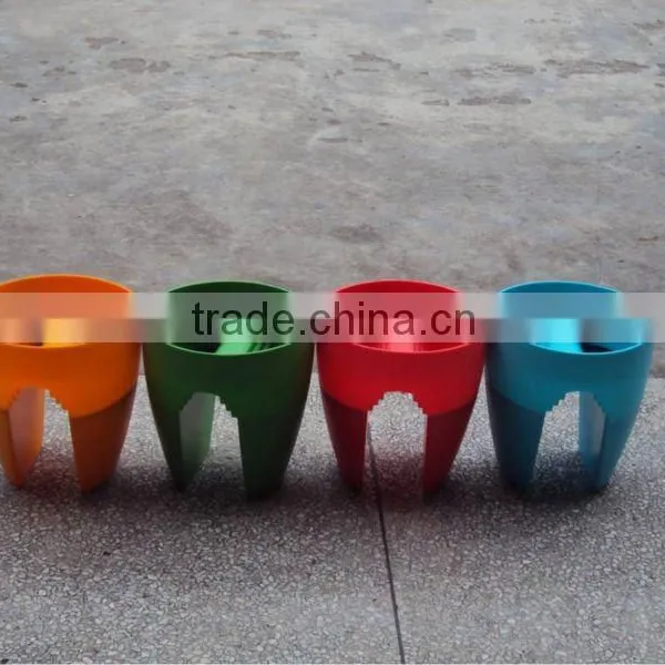 Plastic Balcony Flower Pots Wholesale is Railing Mounted Flowerpots Wholesale Which is Balcony Decorative Stacked on the Balcony
