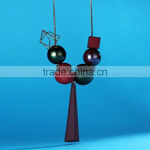 Fashion Horseshoe Strip Pendant Long Necklace Square Hoop Large Bead on Chain Necklace Autumn Winter Long Sweater Necklace photo-6