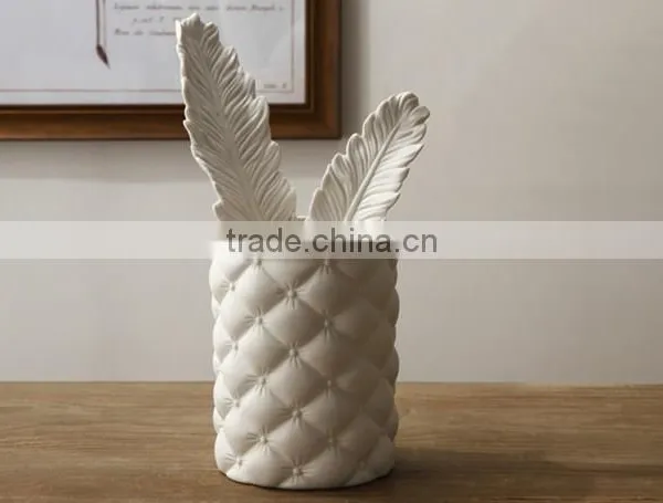 White Ceramic Pen Container for Decoration photo-2