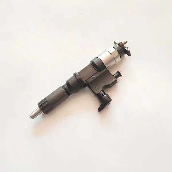 High Quality 095000-5470 Diesel Common Rail Fuel Injector Engine Parts photo-3