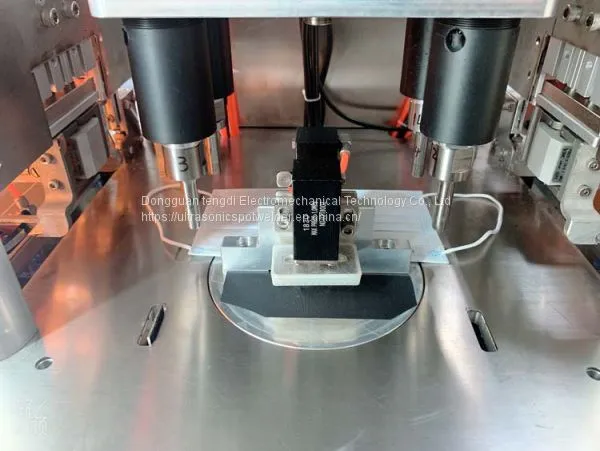 Semi-automatic Ultrasonic Mask Spot Welding Machine photo-3