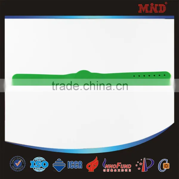 MDW72 Custom LF/HF/UHF RFID Silicone Waterproof Wristbands in China photo-4