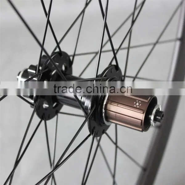Super Light Carbon Bicycle Wheel Clincher Bike Wheelset photo-4