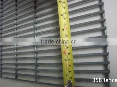 2m Height Russia Stadium Powder Coated Coated Welded v Rigid Fence photo-4