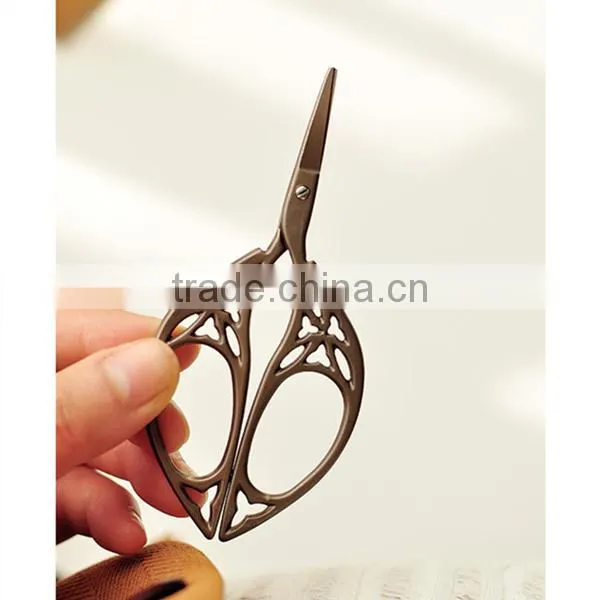 Golden Hollow Pattern Knitting Sewing Thread Scissor Vintage Fancy Scissors photo-2