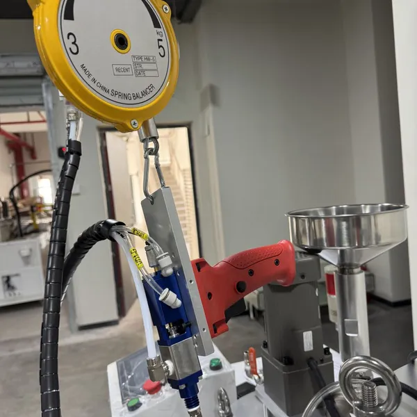 AB Polyurethane Epoxy Silixone Metering Mixing Dispensing Machine With Hand Gun photo-4