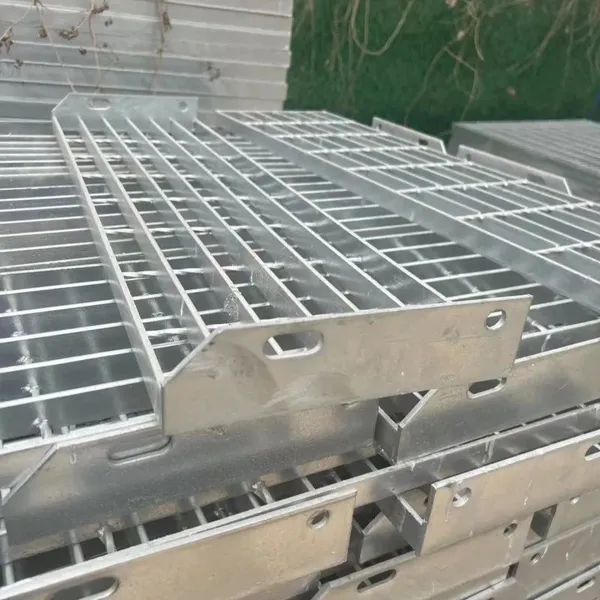 Hot dip galvanized steel grating is suitable for steel structure platforms, step chemical plants, and sewage treatment plants